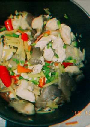 รูปของ ผัดขิงอกไก่ ในแดนมังกร!