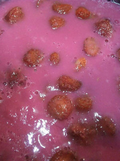 Una foto de Gelatina de yogur con frutas