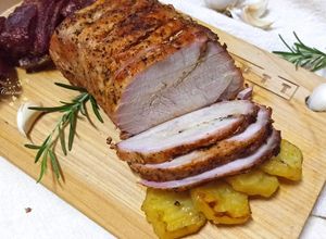O poză a rețetei Cotlet de porc, cu legume și mirodenii, la cuptor.