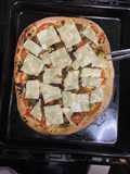 Pizza de salsa blanca y pesto