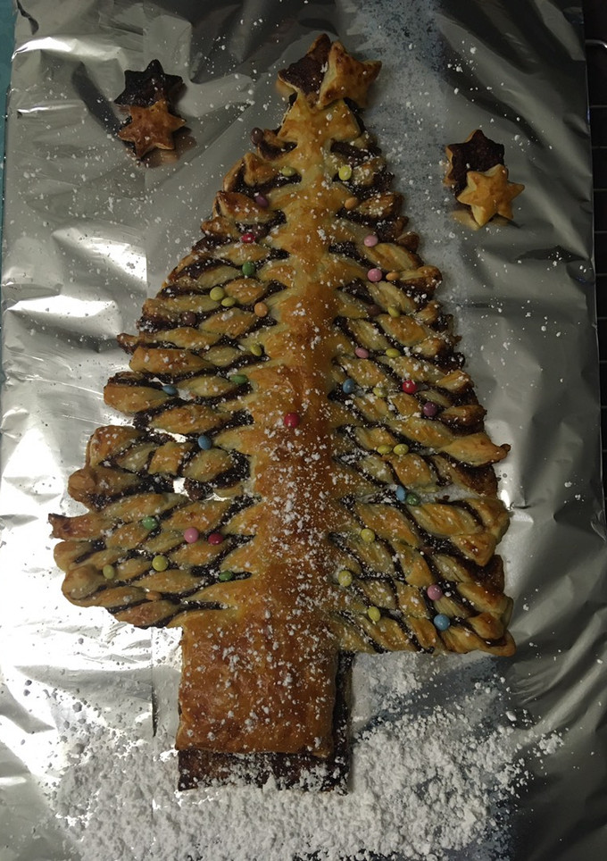 Una foto de Árbol de hojaldre y chocolate