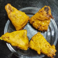 Stuffed roti pakoda A picture of Stuffed roti pakoda.