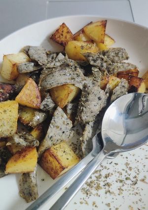 รูปของ มันฝรั่งผัดเนยเค็ม เต้าหู้โมคิ | Fried Potatoes with Tofu