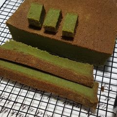 A picture of Green Moss Steamed Cake (Kek Lumut).