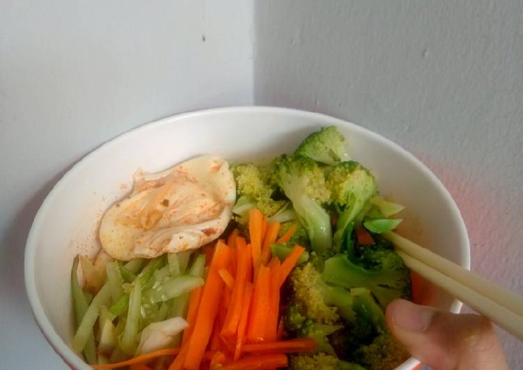 Cara Gampang Menyiapkan Resep Salad Sayur Simple dan Mudah (Total 699 kalori) , Enak