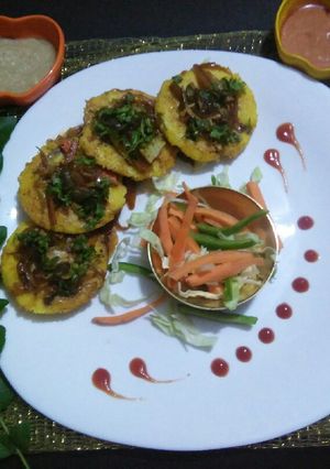 A picture of Idli style dhokla with chinese stuffing.