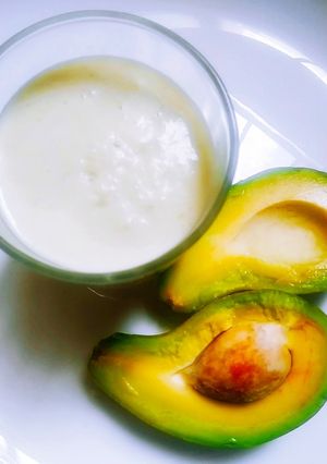 अवकाडो मिल्क शेक (avocado milkshake recipe in Hindi) रेसिपी मुख्य फोटो