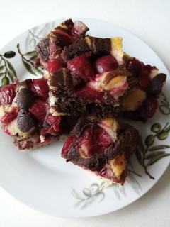 Joghurtos meggyes sĂŒti recept fotĂłja