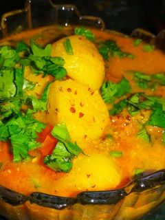 आलू दम (Aloo dum recipe in Hindi) रेसिपी मुख्य फोटो