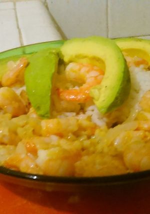 Una foto de Camarones al mojo de ajo