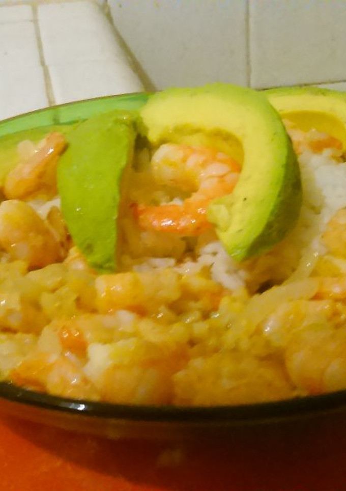 Una foto de Camarones al mojo de ajo