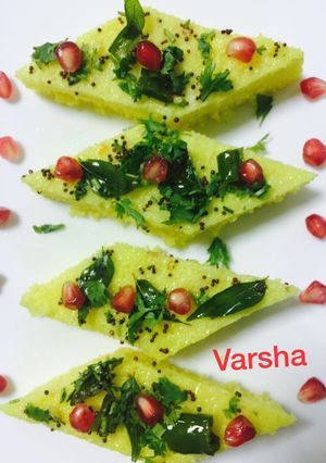 A picture of Suji Dhokla.