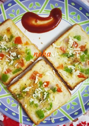 A picture of Vegetables Malai toast.