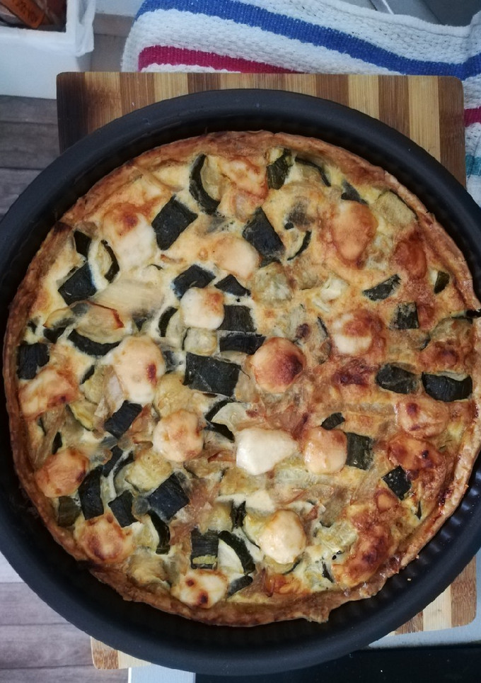 Una foto de Tarta de calabacín, queso y cebolla