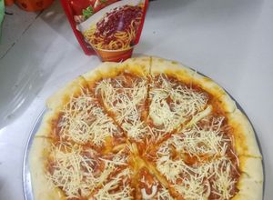 Foto resep Pizza CRUNCY & simpel, ala pizza hut.Pakai teligu kunci biru..😋