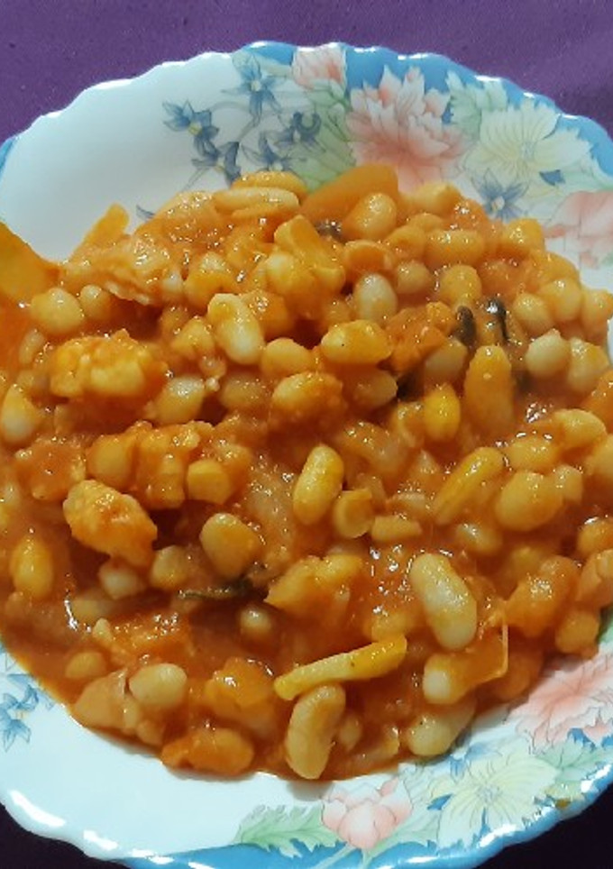 Una foto de Alubias blancas con mariscos
