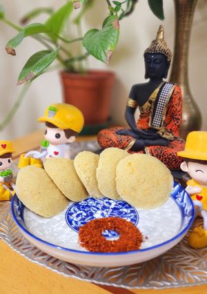 A picture of Oats Carrot Idli.
