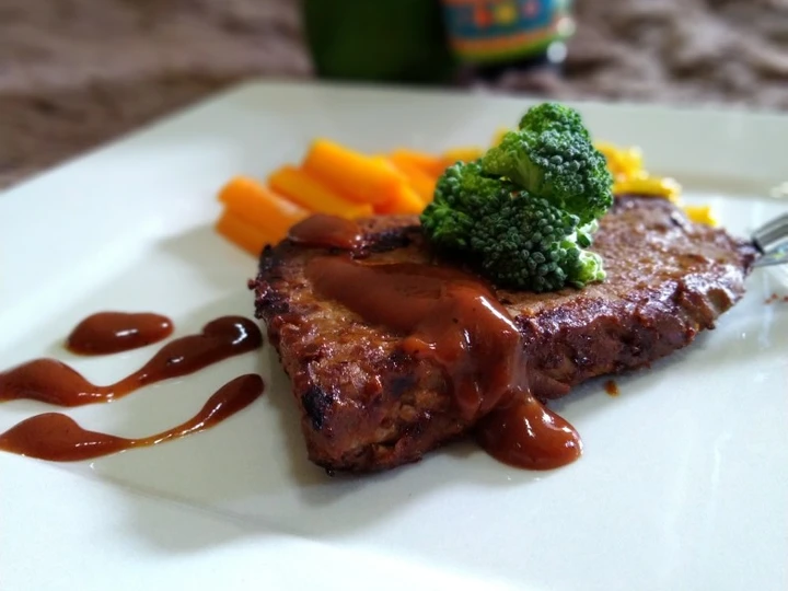 Langkah Gampang Menyiapkan Resep Steak sapi saus BBQ yang Uenak Anti Ribet, Lezat