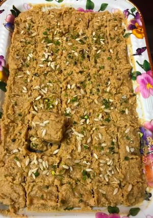 दूध की बर्फ़ी (doodh ki burfi recipe in hindi) रेसिपी मुख्य फोटो