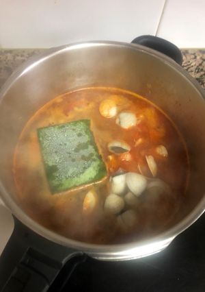 Una foto de Potaje con bacalao y almejas