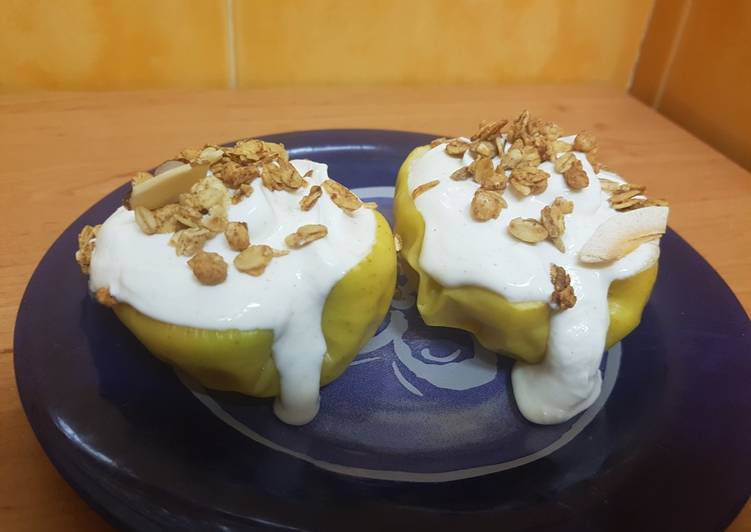 Manzana asada con yogur griego