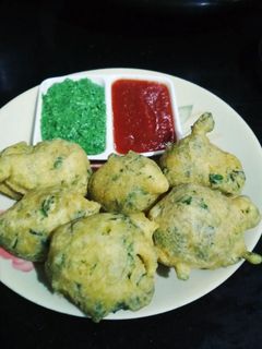 મેથીના ગોટા (Methi Gota Recipe In Gujarati) રેસીપી મુખ્ય ફોટો