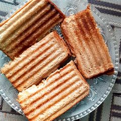 A picture of Maggi sandwich.