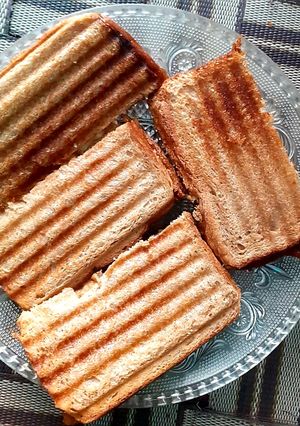 A picture of Maggi sandwich.
