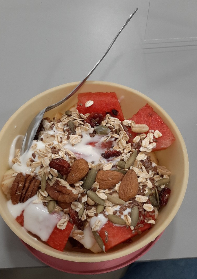 Una foto de Yogurt con fruta de Esther