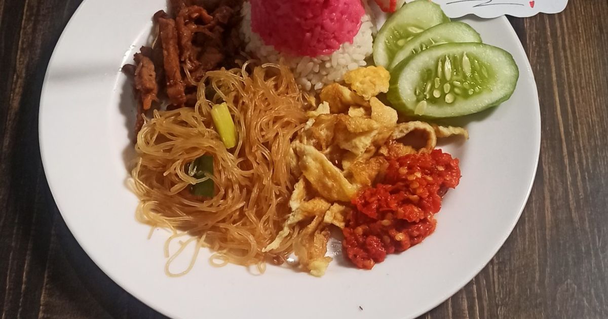 Nasi uduk merah putih