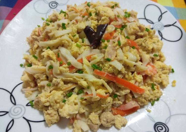Revuelto de atún y surimi
