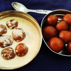 A picture of Gulabjamun with Rabri.