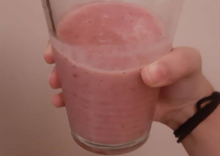 Simple Way to Prepare Ultimate Berry yummy smoothie