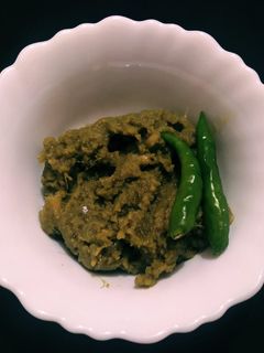 हरी मिर्च का कुचा (hari mirchi ka kucha recipe in Hindi) रेसिपी मुख्य फोटो