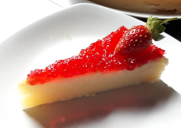 Langkah Mudah untuk Menyiapkan Strawberry cheese cake simple - no mixer no oven, Menggugah Selera
