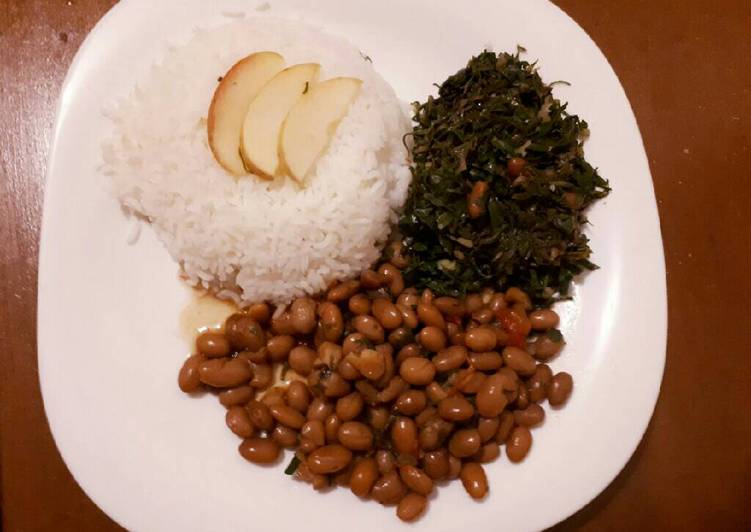 Recipe of Quick Rice served with beans and spinach