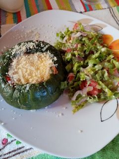 Una foto de Zapallitos rellenos de atún