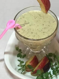 A picture of Apple smoothie.