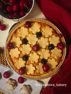 Foto di Crostata crema, ciliegie e amarene