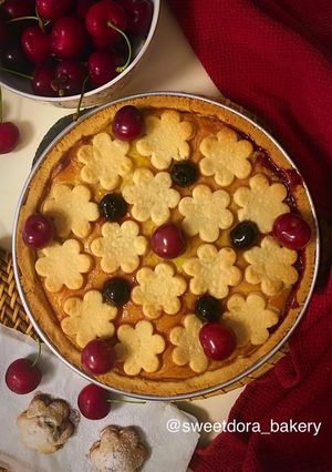 Foto di Crostata crema, ciliegie e amarene