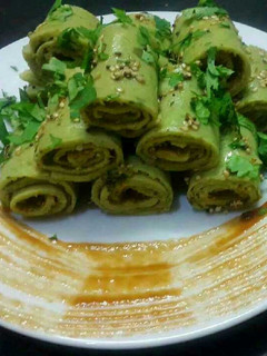 A picture of Spinach khandvi.