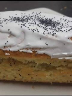 Una foto de Budín de limón y amapolas