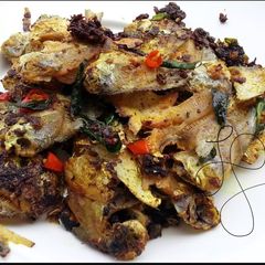 A picture of Crispy Fried Fish With Dry Sou Curried Sauce.