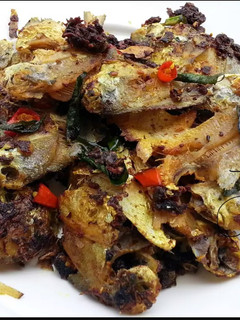 A picture of Crispy Fried Fish With Dry Sou Curried Sauce.