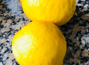 Una foto de Limoncello Japonés LIMONCHERO🇮🇹🇺🇾🇯🇵リモンチェッロ