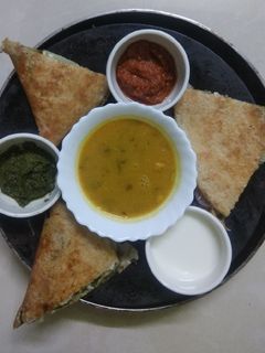 સેન્ડવીચ ઢોસા (Sandwich Dosa Recipe In Gujarati) રેસીપી મુખ્ય ફોટો