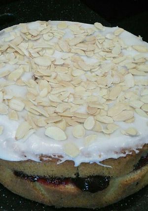 A picture of Cherry Bakewell Cake.