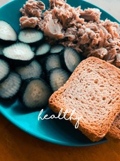 Φωτογραφία της συνταγής #Dinner (Τόνο, αγγούρι και 2τεμ. φρυγανιές ολικής αλέσεως)