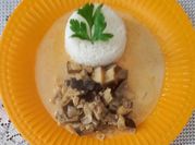 Una foto de strogonoff con arroz
