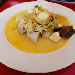 Lontong Sayur Sambel Petis রেসিপির প্রধান ছবি
